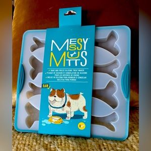 Messy Mutts Bake & Freeze Silicone Treat Maker NEW 8 Bones
